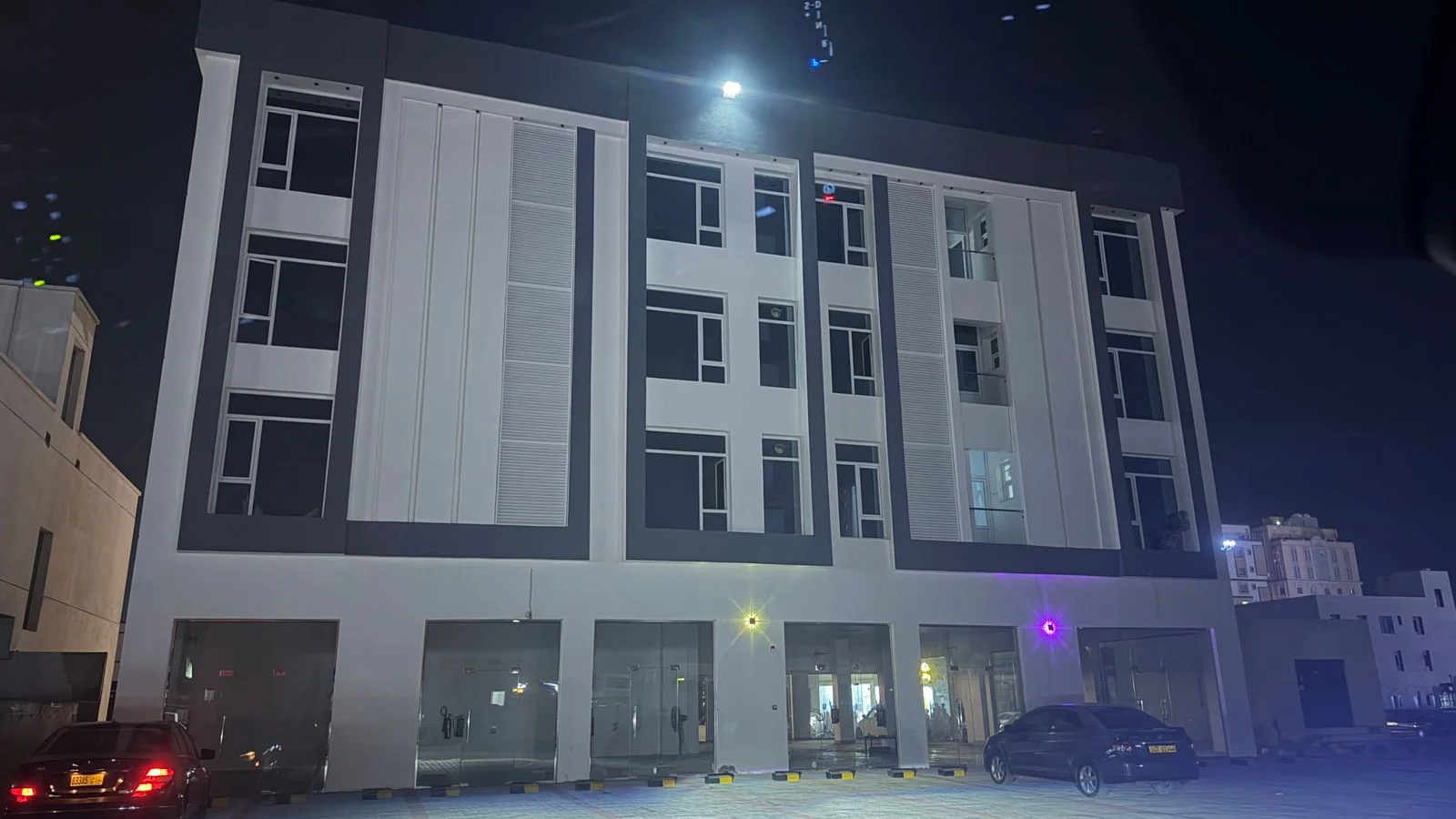 🏢🔥 بناية جديدة للبيع – المعبيلة الصناعية