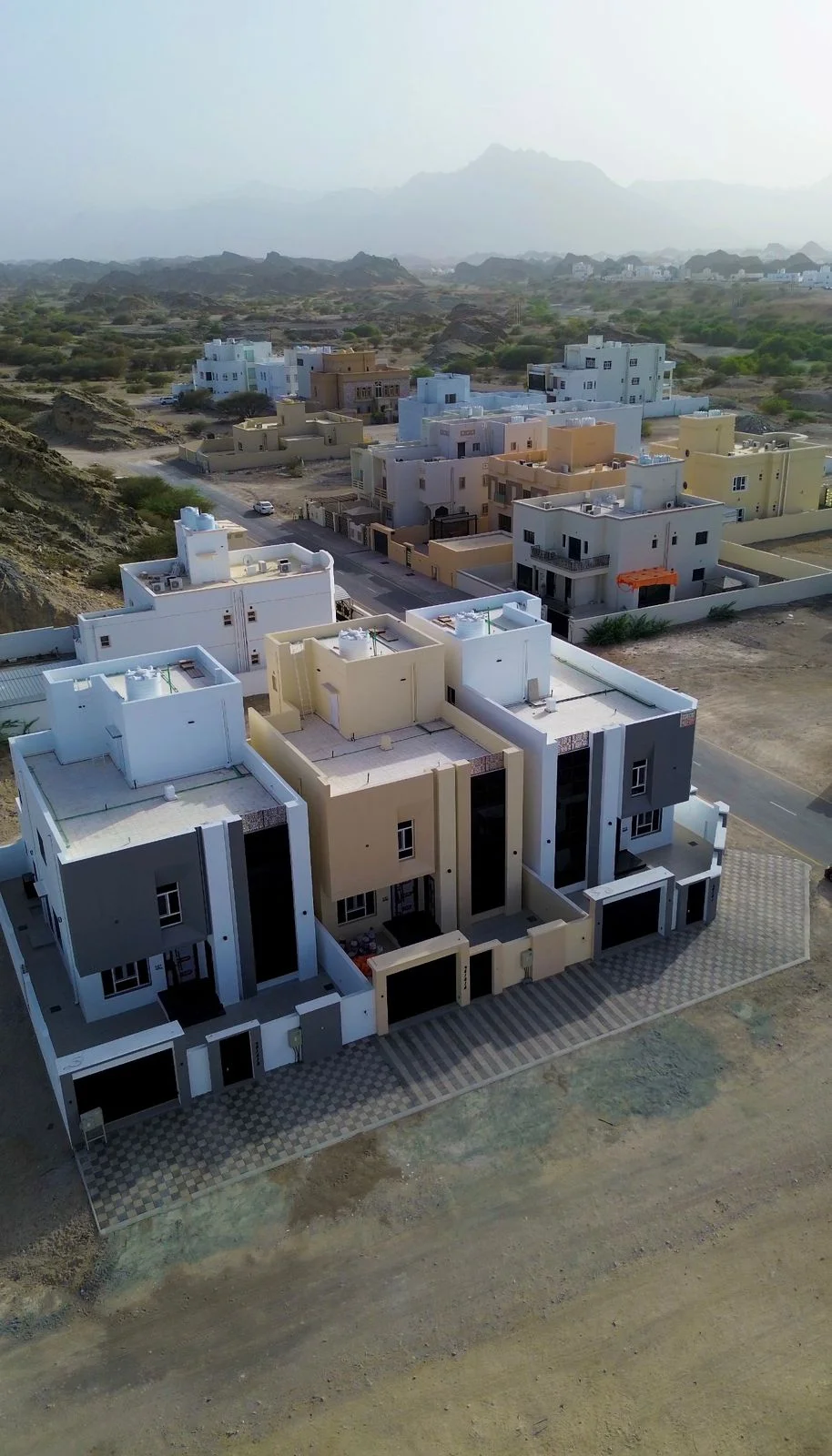 🏡🔥 للبيع 3 فلل في العامرات – الخامسة، مربع 5/2
