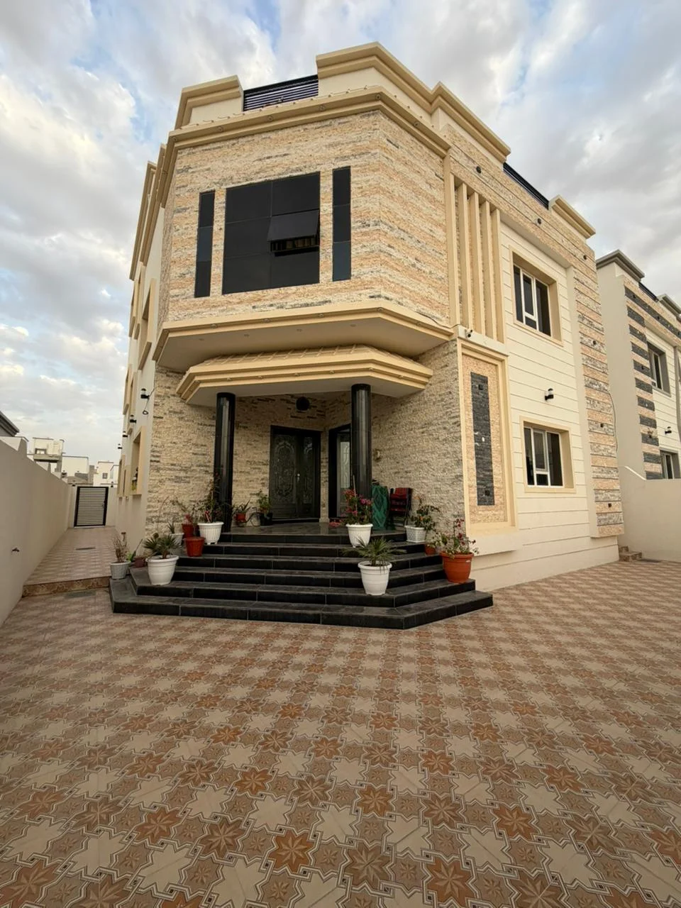 🏡✨ فيلا راقية للبيع – العامرات | المنطقة السادسة