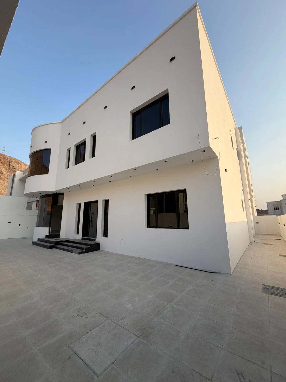 🏡✨ فيلا راقية للبيع – العامرات / المحج